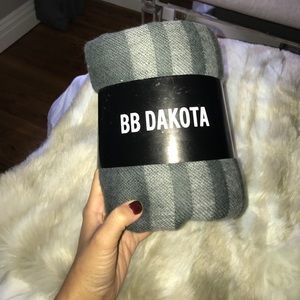 BB Dakota wrap/poncho